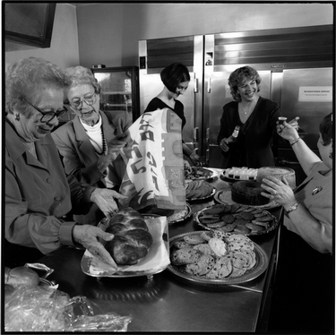 Photograph of Catherine Weiner, Libby Paul, Julie Strauss, Sarah Strauss, and Mary Helen Baum preparing food
