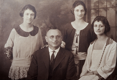 Louis Leopold Block with daughters, Camden, S.C., ca. 1920 
