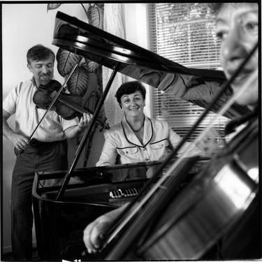 Photograph of Russian Jewish émigré musicians: Alexander Agrest, Marina Agrest, and Rozolita Agrest.