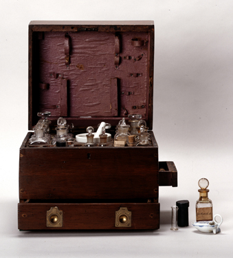 Medicine box of Moses Cohen Mordecai (1804-1888)